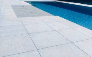 White Quartzite 24x24 3CM Flamed Paver