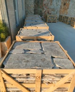 Random Natural Stone Flagstone - Silver Travertine